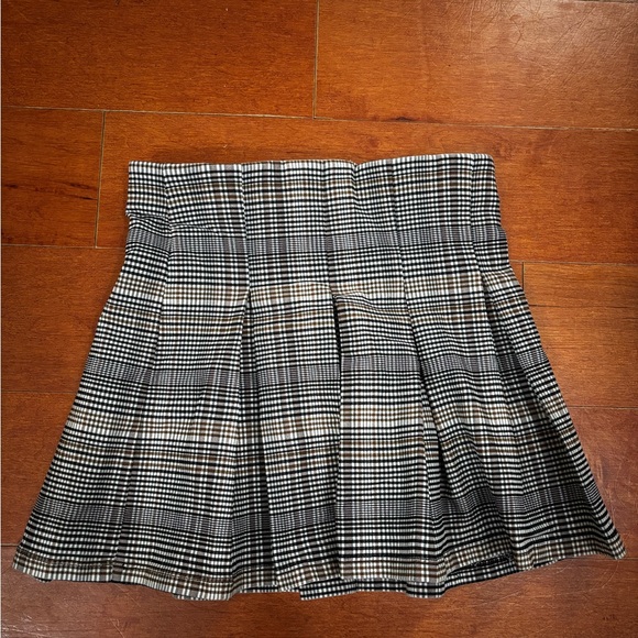 Shinestar Black and White Plaid Pleated Skirt Size Small - Picture 2 of 7